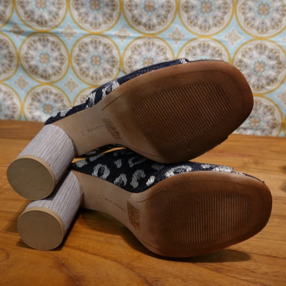 POUR LA VICTOIRE Indigo Hued Leopard Patterned Mules with Cylindrical Heel, 7½ - Picture 7 of 8